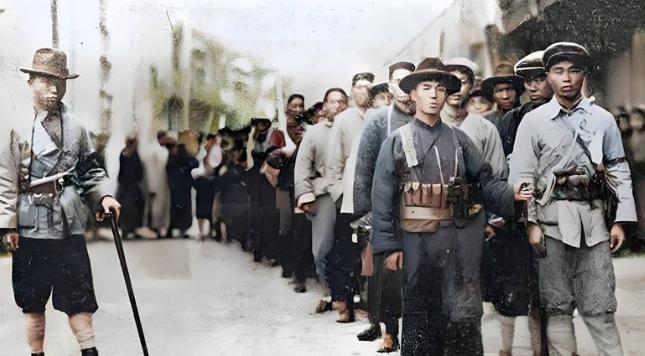 1947年地下党被处决前婉拒房东送的断头饭：“我吃不下”，房东弯腰轻声说：“这碗