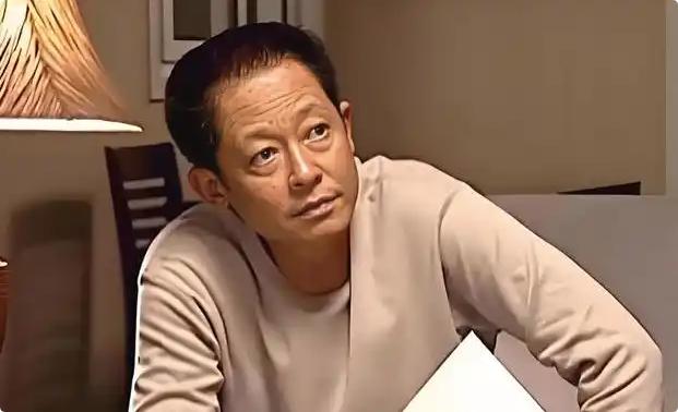 丁元英说：“越是底层社会的人，越喜欢谈人情世故，满是礼貌和尊重；反而越是顶级的人