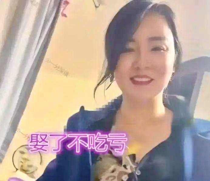 江苏40岁女子网上哭诉“没人要”！不久前，江苏一位40岁的未婚女子发视频哭诉