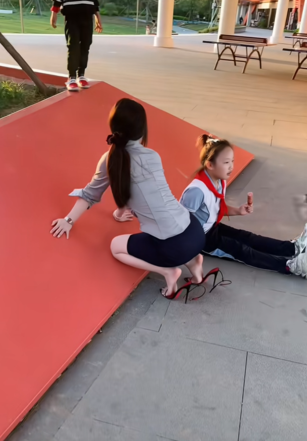 小孩子上一天学也挺累，没事多带小朋友出来玩啦