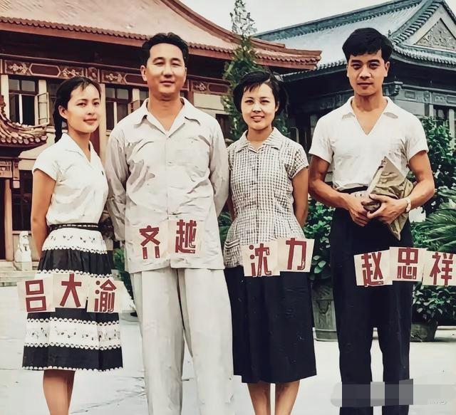 珍贵的一张老照片，留下美好瞬间！赵忠祥老师年轻时候真帅！