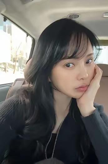 伊能静又上热搜了。不是因为感情纠葛，也不是因为争议言论，就凭一篇短文。文中