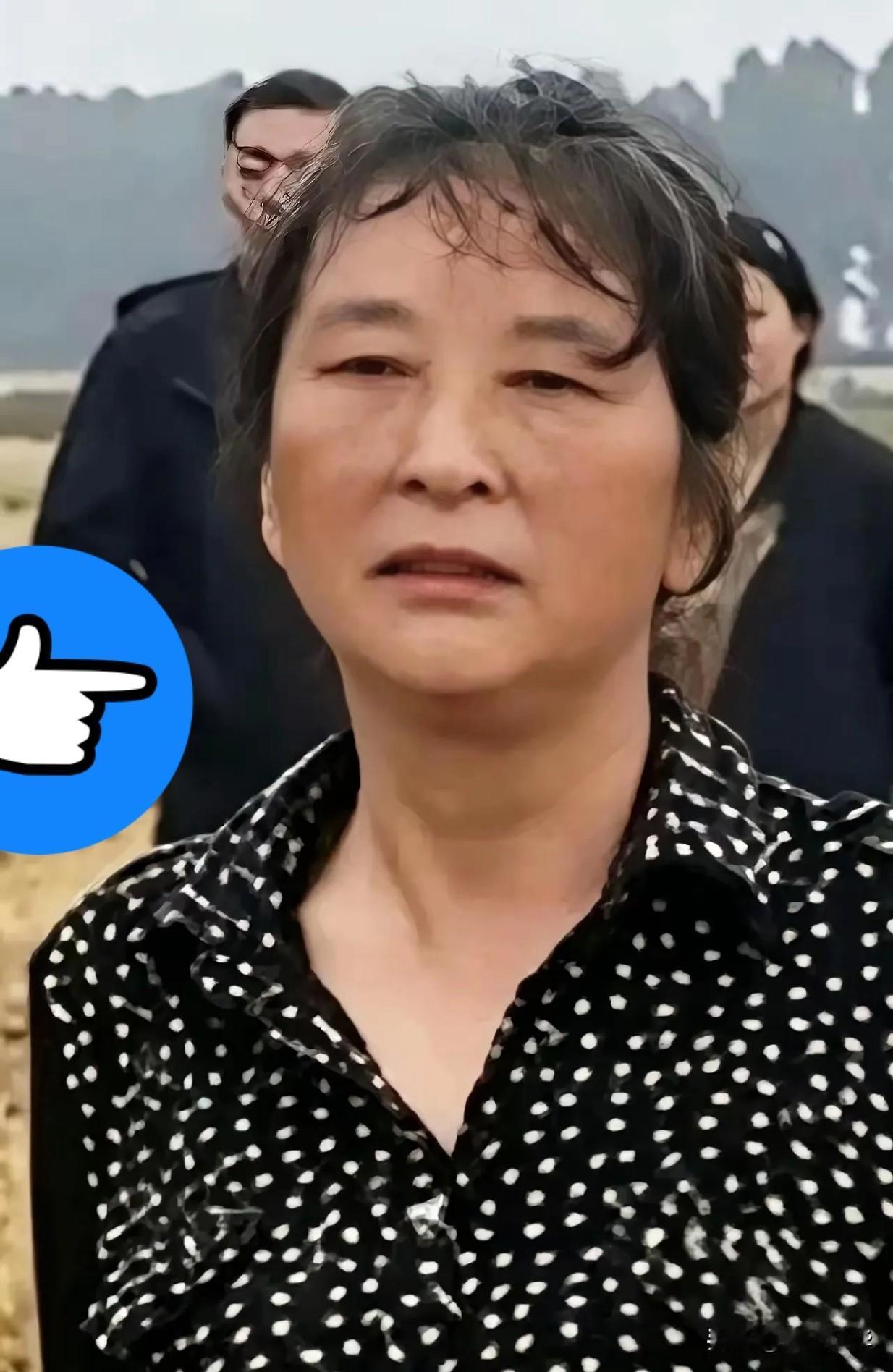 看到这事儿，我真是被气笑了。那个所谓的“割四赔五”大妈，凭一己之力搅浑了麦收季