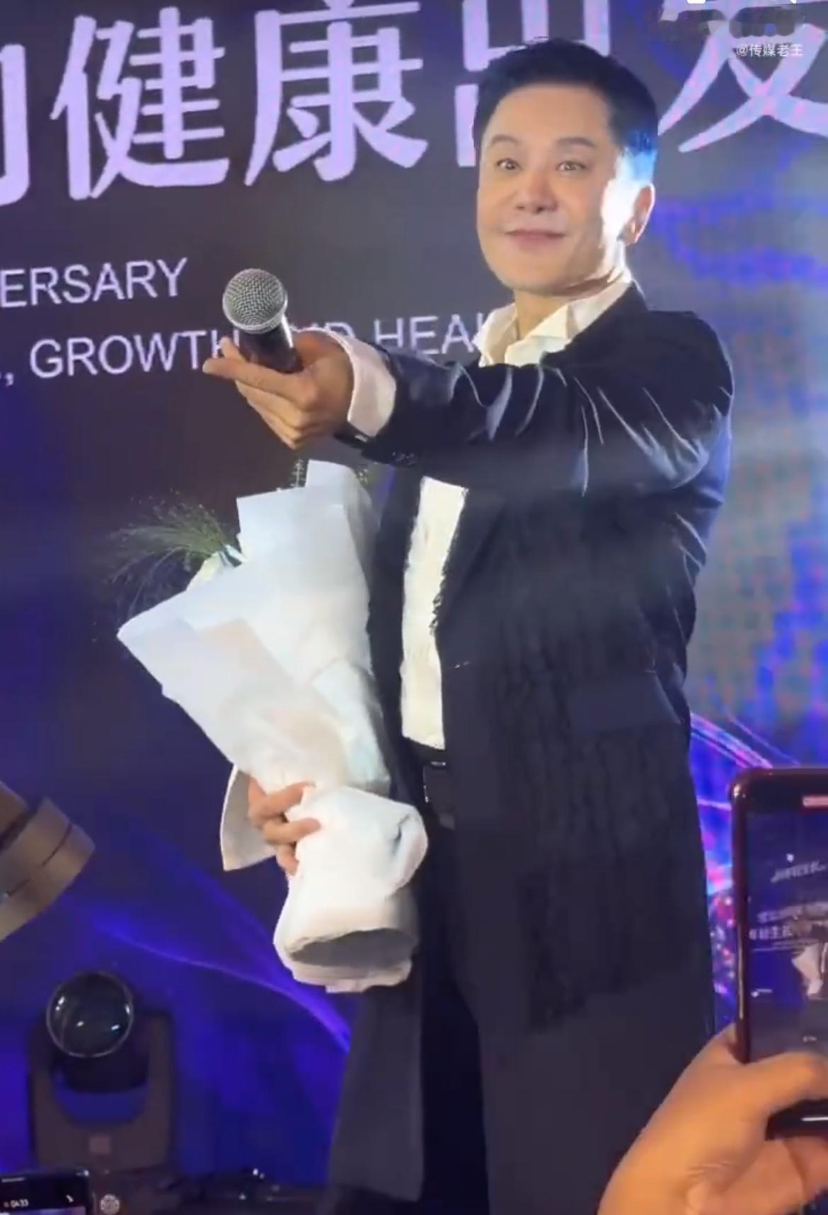 好久没见到毛宁了，想不到现在是各种医美活动的常客，中老年女性的偶像。这一部分女性