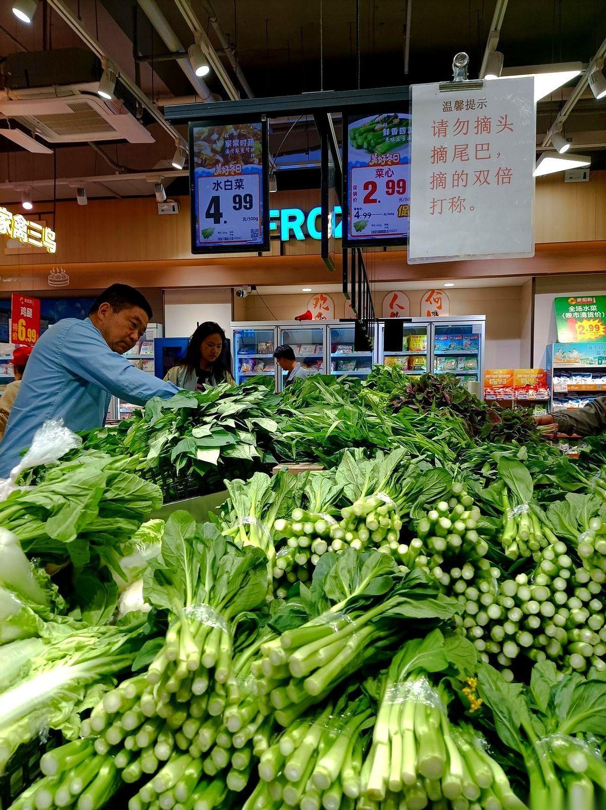 好家伙，现在吃个西红柿炒鸡蛋，都得掂量一下，到底是西红柿金贵，还是鸡蛋金贵了。