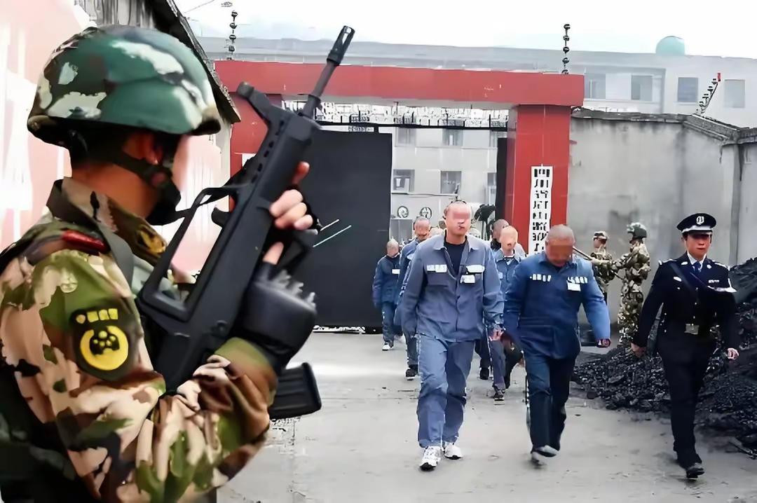 你见过坐牢的老领导吗？有一年我们单位组织去省第一监狱参加警示教育，我们一起参观