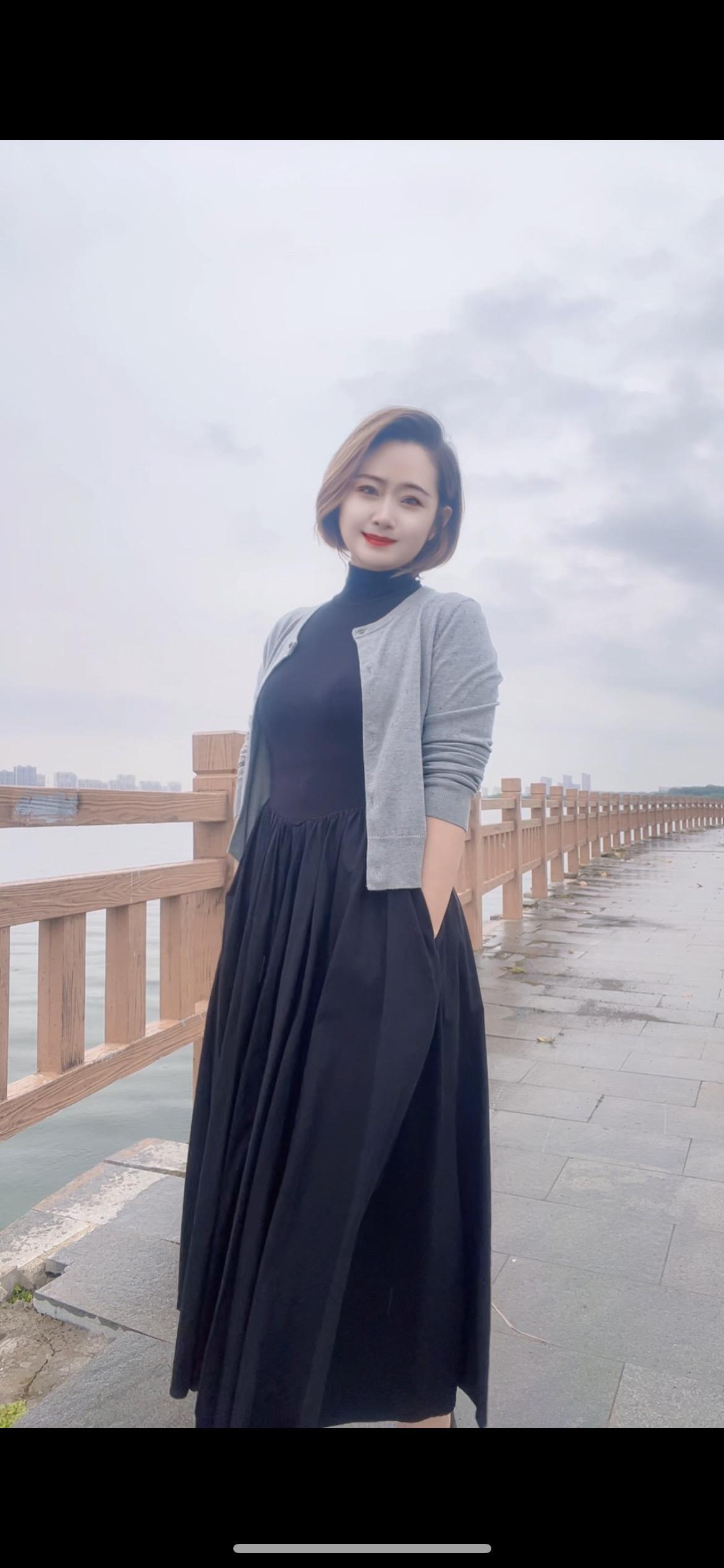 无人托举，你才百无禁忌， 没有庇护，所以无所畏惧 没有退路，所以全力以...