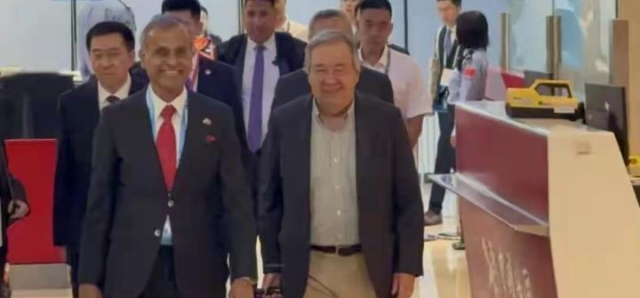 联合国秘书长古特雷斯已经抵达北京，名气挺大，现在联合国感觉没啥用，每年交会费给他