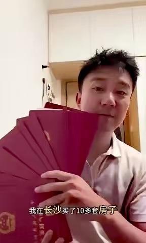 2023年一位吉林大哥到长沙旅游，发现主城区老房子总价才十几万，之后半年他每月专