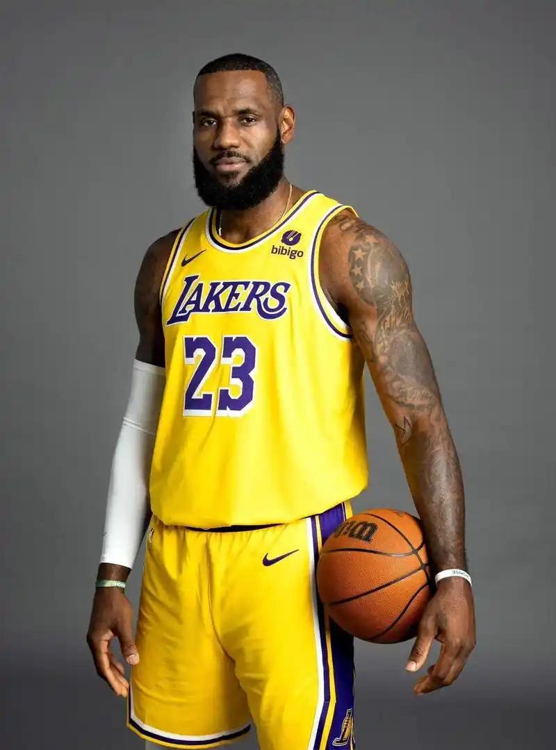 事实证明：NBA已经到了改朝换代的时候了！随着勇士和湖人两大豪门的早早倒下，随
