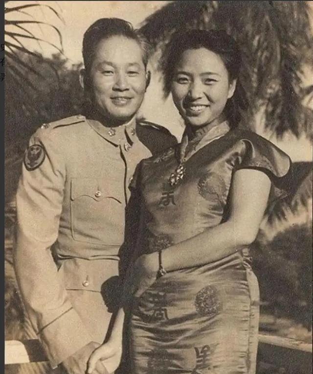 野史:1951年，孙立人脱了衣服上床睡觉，习惯性地搂住老婆，却发现不对劲，他一怔