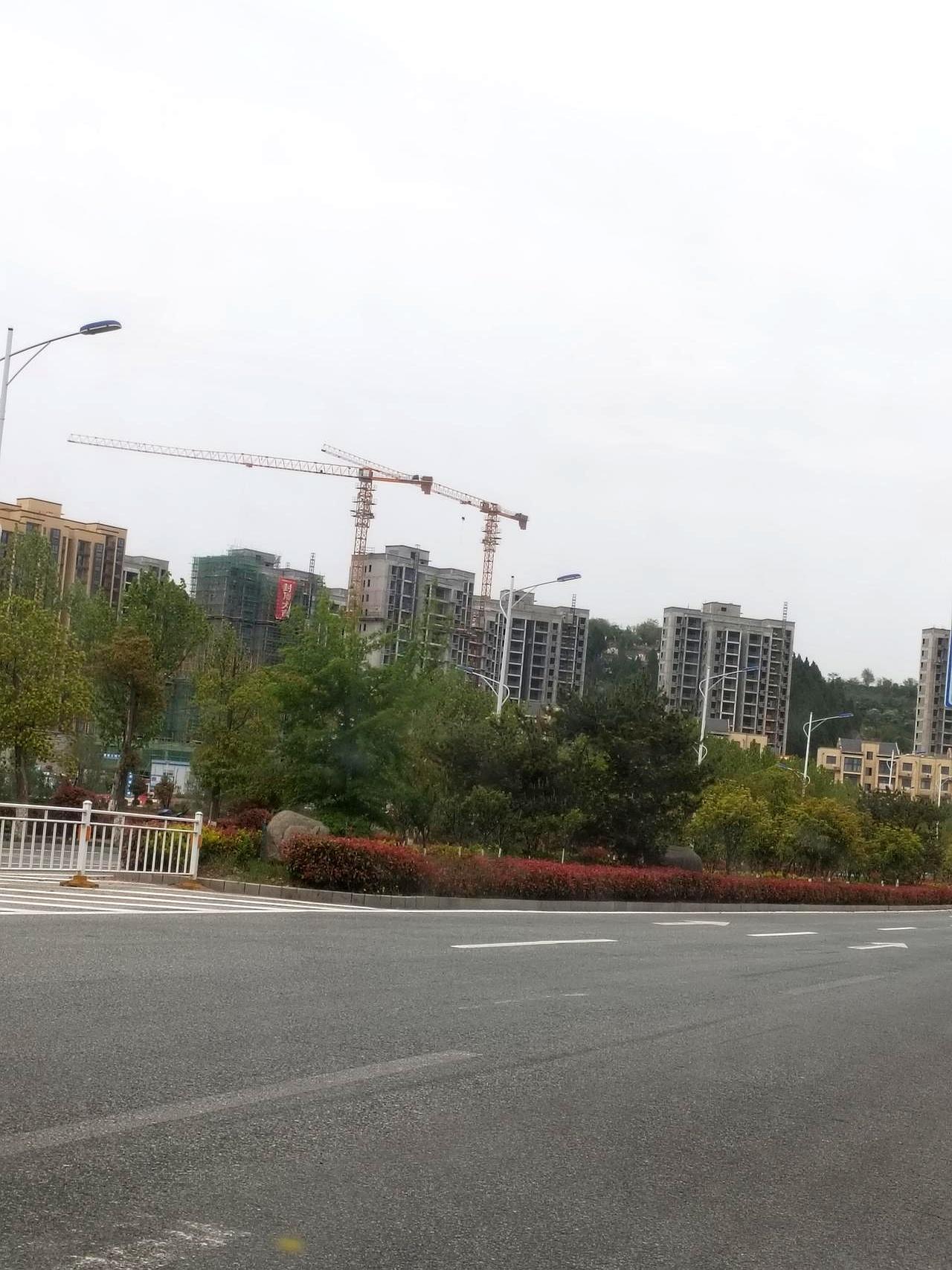 今年这工地活是真难找啊，我3月12号出来干活，到现在还没干满二十个工，三天两头就