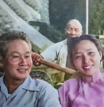 孙立人将军去台湾前，在南京和原配夫人龚夕涛见了今生的最后一面。他送给了妻子风衣、