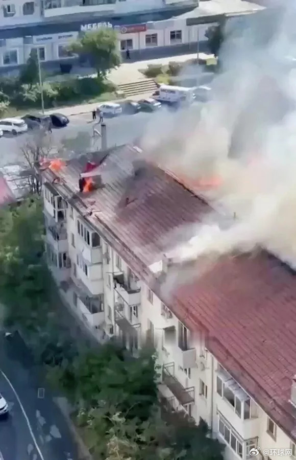 #俄港口城市遭无人机袭击致2死#【俄罗斯一港口城市遭无人机袭击2人死亡】当地时