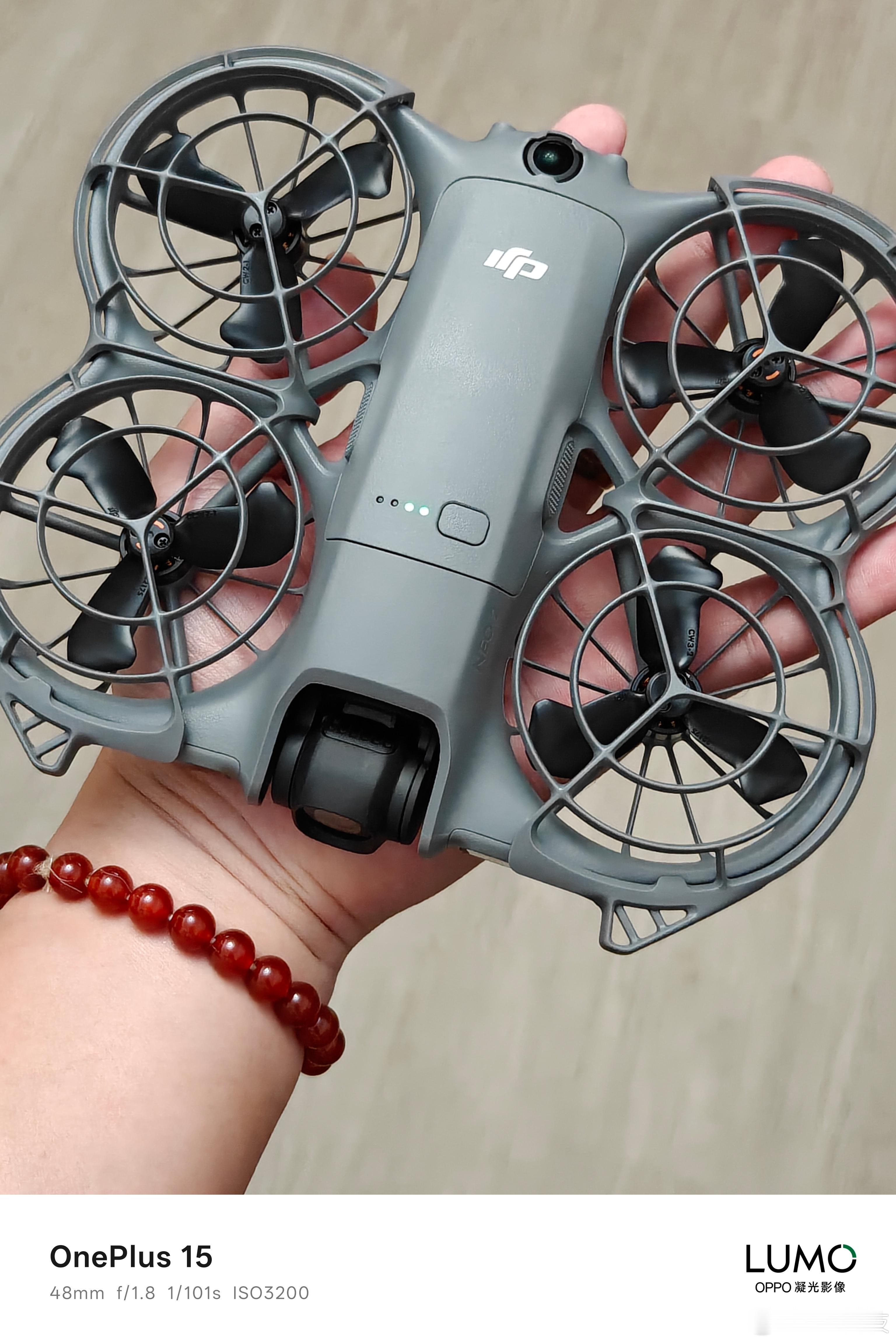 大疆Neo2小小一只，像不像一只大闸蟹？[点赞]​​​