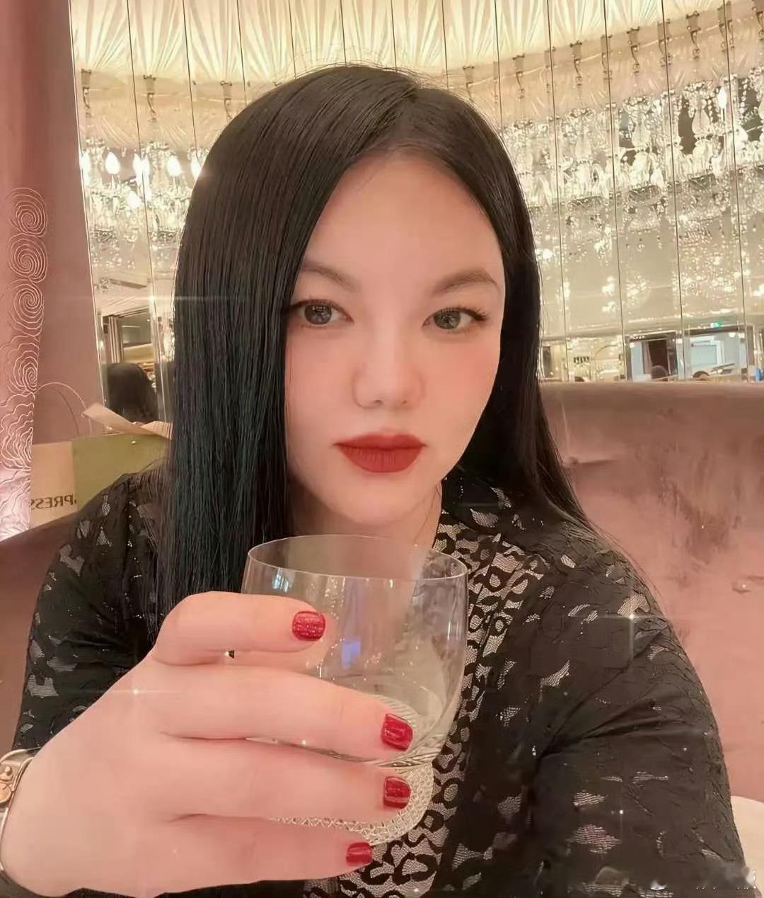 李湘连掌纹都打上码了！果然有钱人在意的东西就是多[跪了]​​​