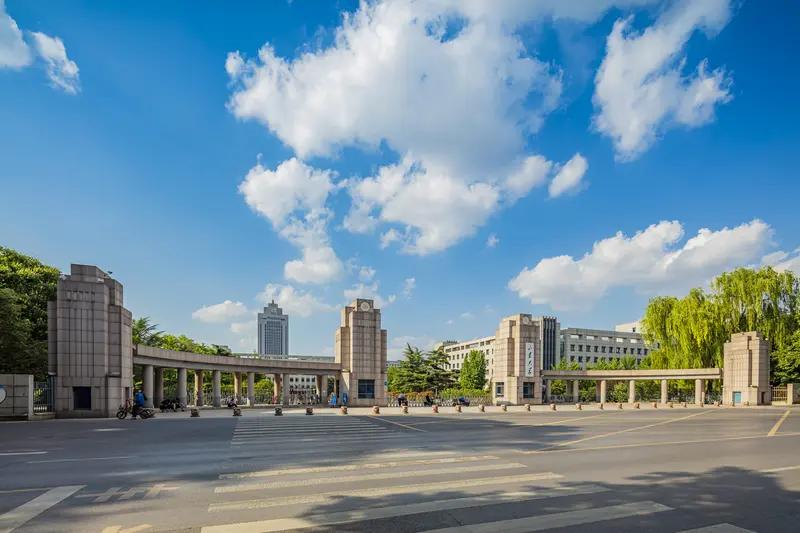 今天看了南科大的招生简章，需要高考，机考，面试。再看看分数线，据说在山东最低分6