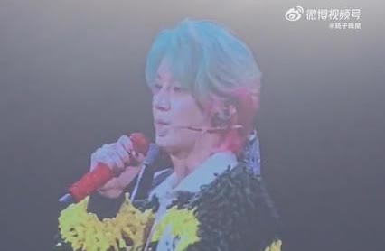 当全场尖叫只为了那句撒娇，鹿晗居然冷冷地回了句：我不想回家！其实他一点都没想配合