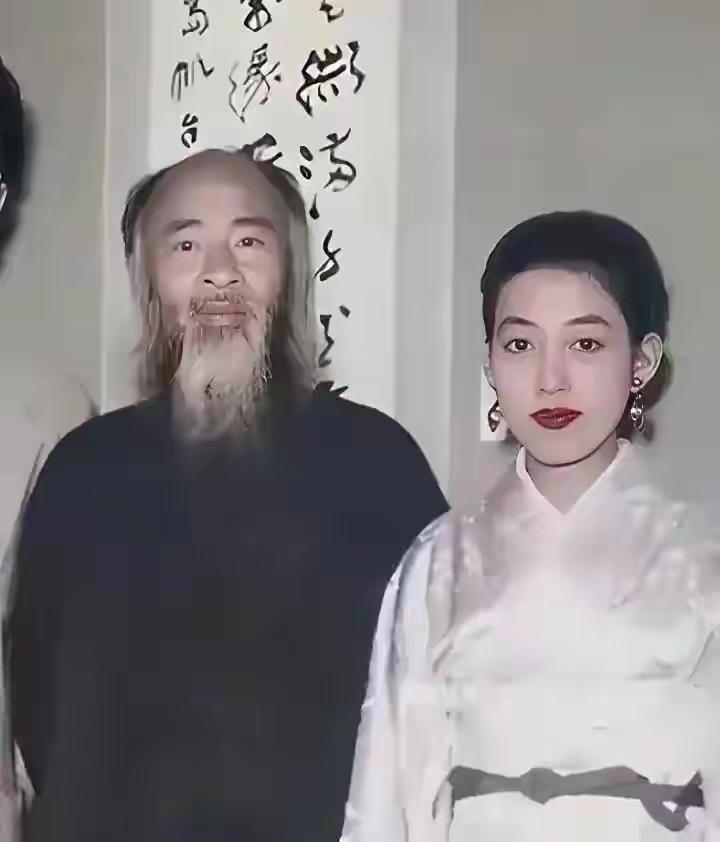 这段往事刚听的时候，我第一反应也往风流韵事那方向想，毕竟53岁的国画大师遇上18