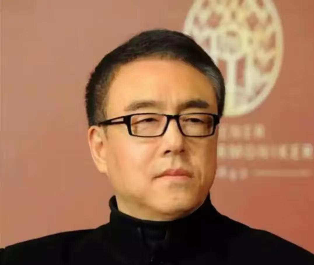 2006年，导演郎昆在趁妻子马艳丽出国，出轨舞蹈家刘岩，马艳丽提出离婚，后来刘岩