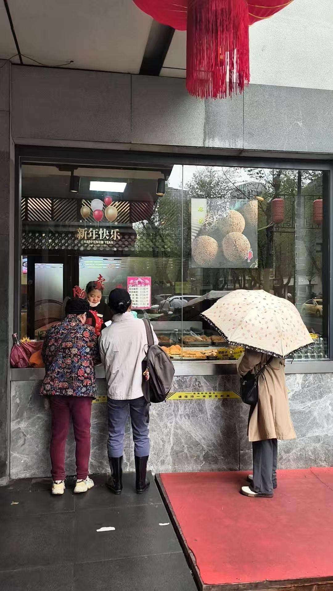 沉淀自己，把从前散出去的心神收回来，不再纠结无谓的事；取悦自己，关注自己舒不舒服