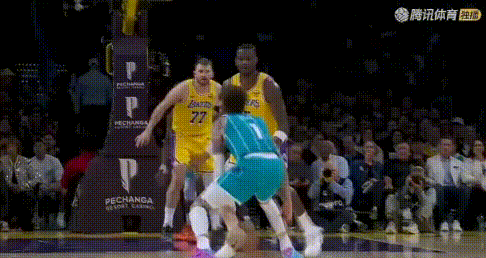 难怪票多——三球这3分跟跳舞似的。图1-2：难为顿宝了，被三球溜得好惨，试问哪