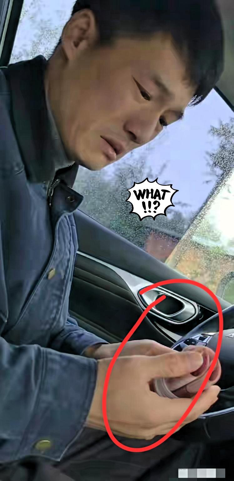 一男子要带儿子去上海医院复查，临行前，老母亲塞给他一个瓶子，男子上车后打开一看，