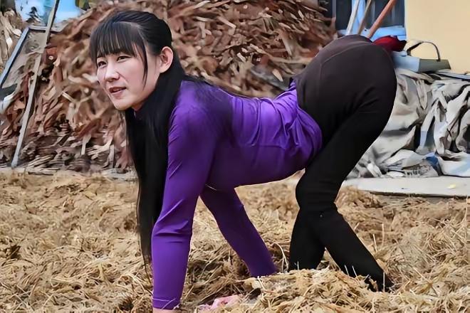 靠爬行维持生活，却在24岁时嫁给了一个46岁单身汉，婚后，她更是不听医生和家人的