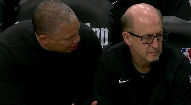 快船防守崩了，三分线像筛子。泰伦卢不换人，老范急得拍桌子。一场让凯尔特人投进