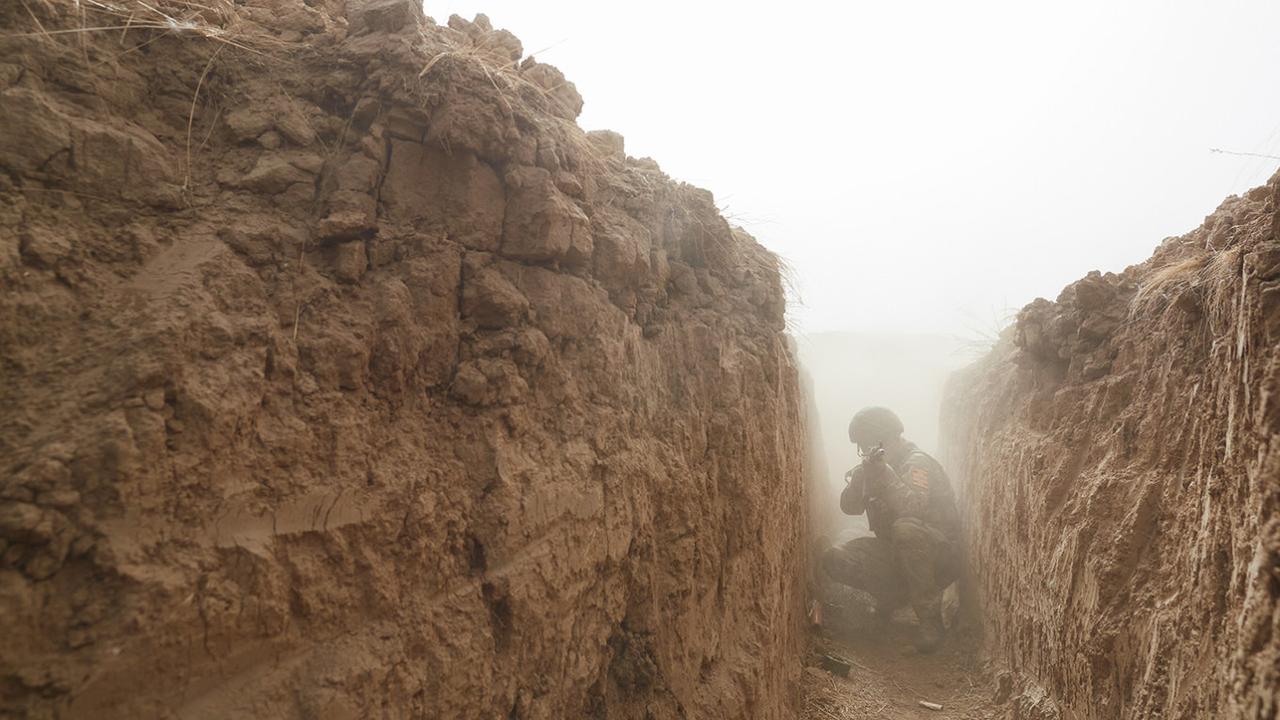 俄军指挥官在前线处决自己的士兵，这是莫斯科时报报道的一则消息。细思极恐啊，没