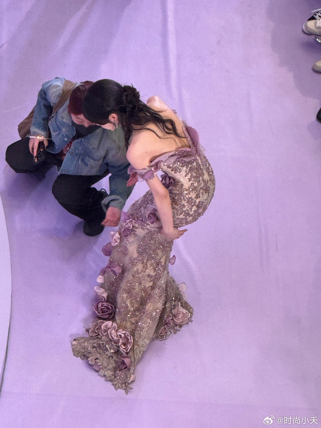 田曦薇有这么宽的胯吗？知道小田身材好，没想到这么好