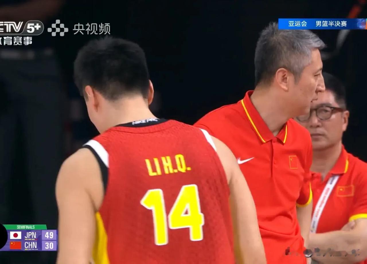 看不下去了，中国男篮的备战备了个啥呀。亚运会男篮半决赛，中国男篮打日本，目前
