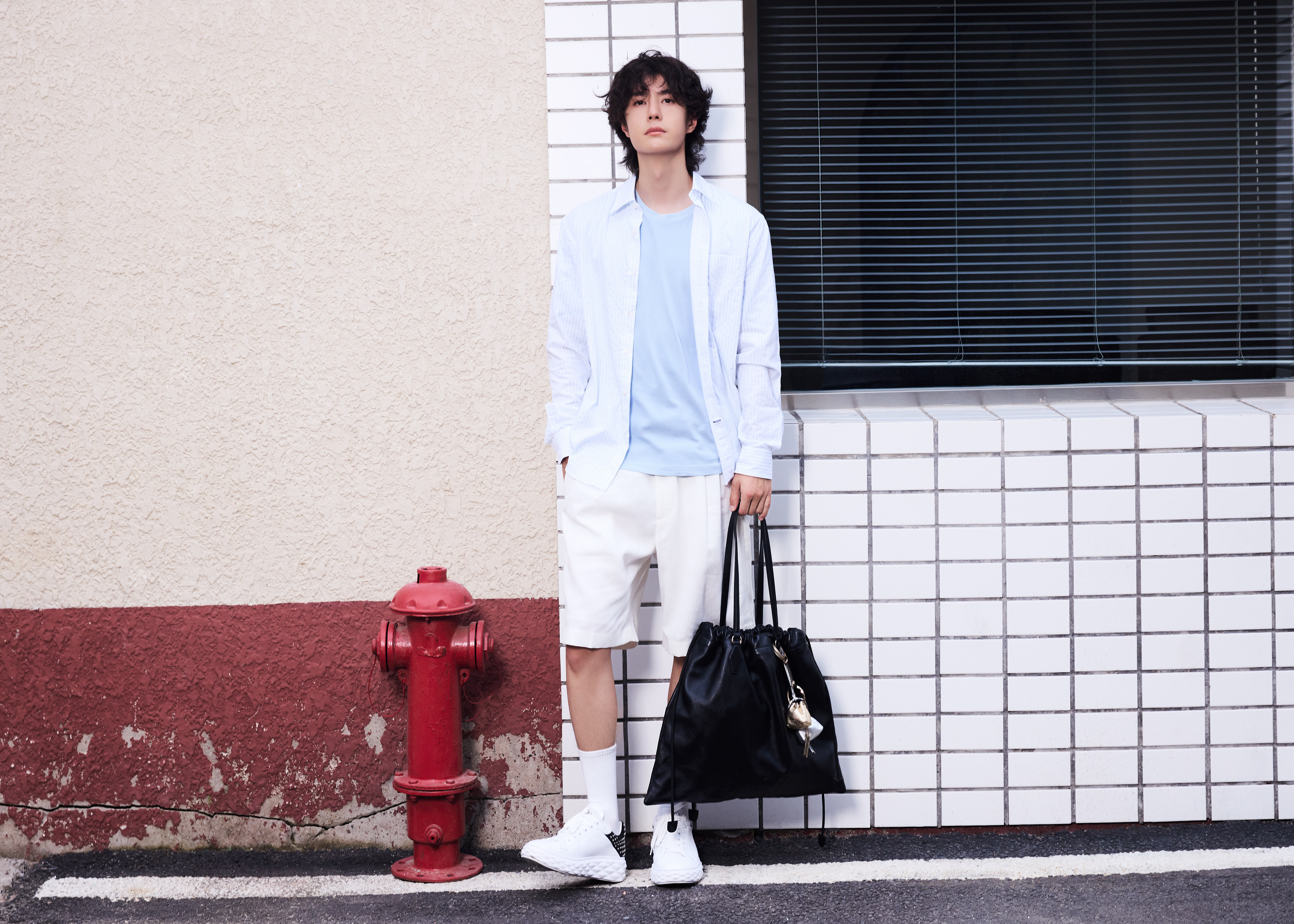 穿五彩斑斓的衣服过精彩纷呈的人生[墨镜][墨镜][墨镜]正能量艺人王一博王一博平安喜乐
