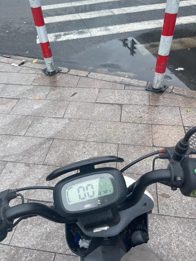 这个雨往我脸上拍