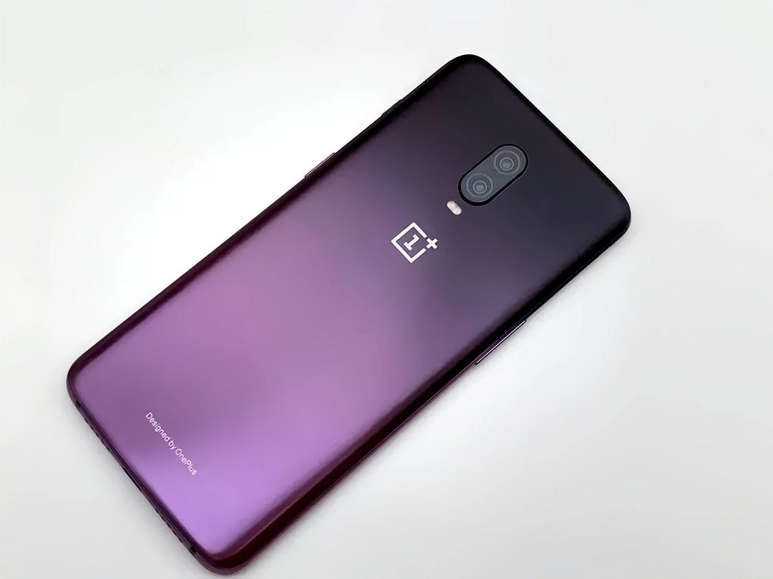 “钱花得少，功能性能强”中端机这不就“变异”成旗舰中端机啦，价位3000元上