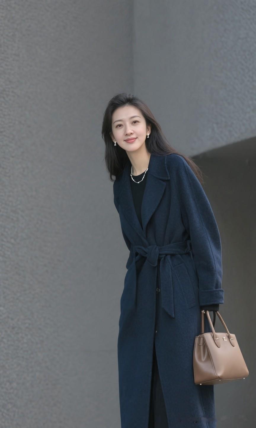 人间烟火，山河远阔，纵然无一是你，却处处感觉无一不是你。愿长日有欣喜，