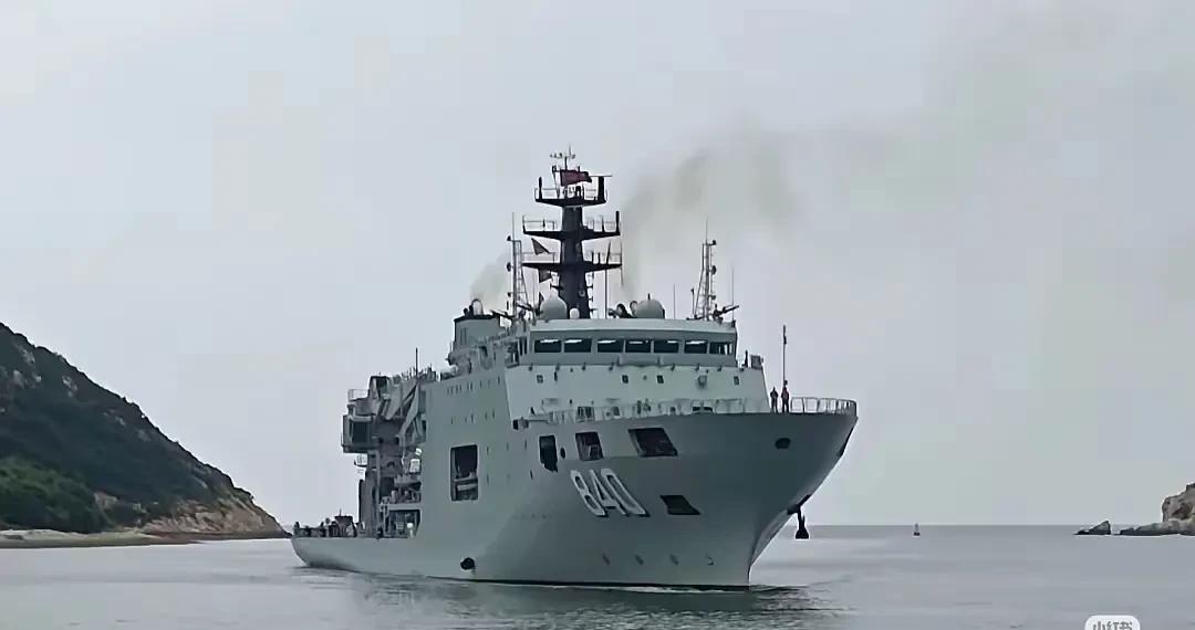 中国海军再下一城，927型潜艇救援舰3号舰入列！据2025年4月16日消息，中