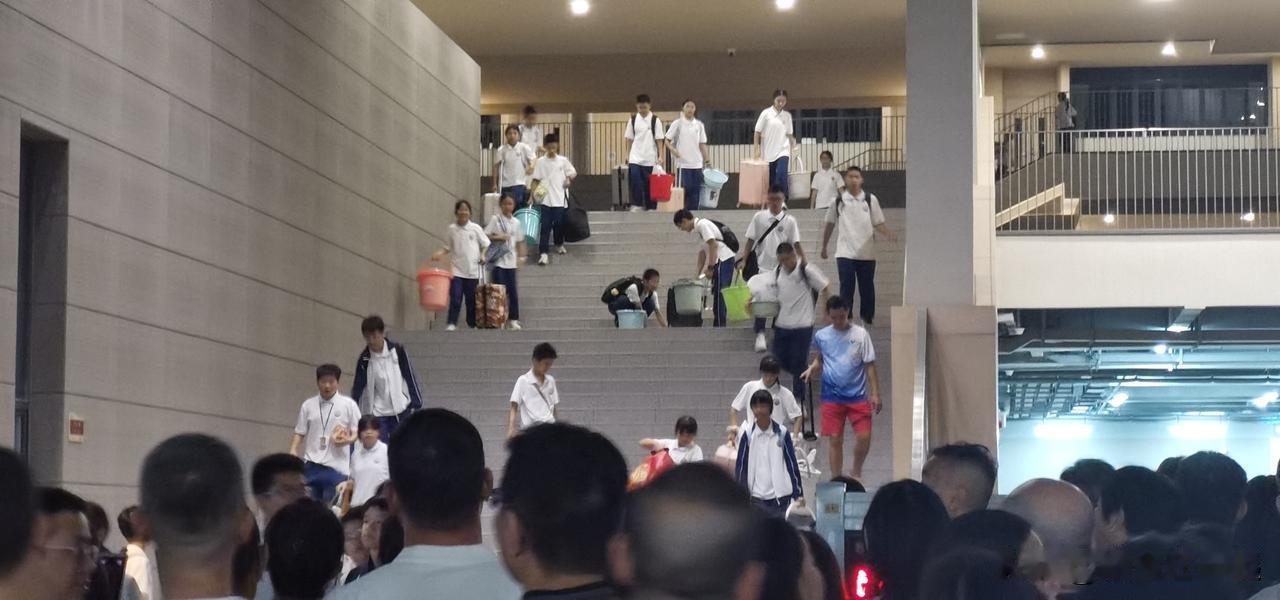 你觉得小学生需要午睡吗小学生需要午睡，毕竟经过早上的学习，大脑也要好好休息来迎接