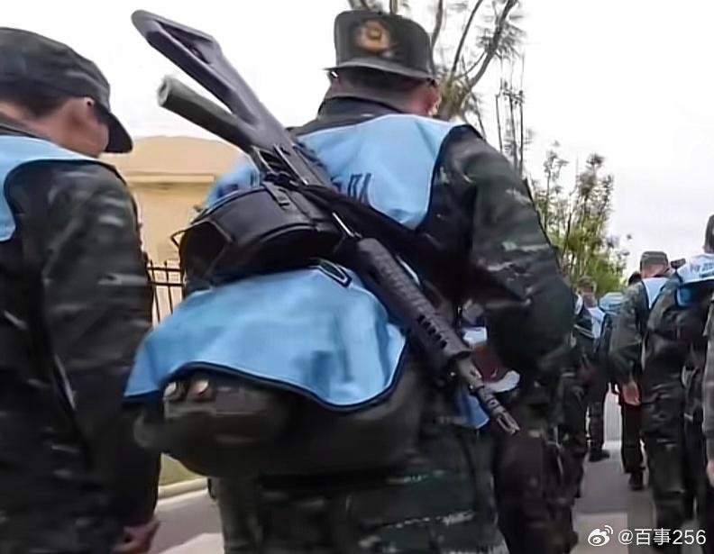 我大陆军的火力不足恐惧症还在继续蔓延，这招照片正是该绝症在单兵领域的扩散蔓延的证