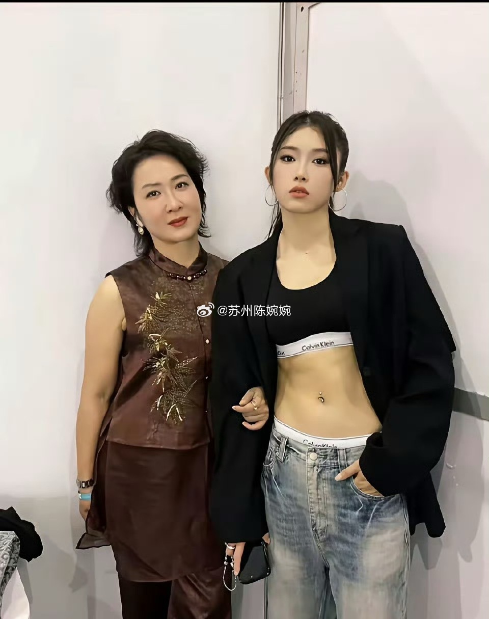 吴艳妮才是最早一批的王诗龄吧，妈妈有钱养出来的小孩就是漂亮有气质。