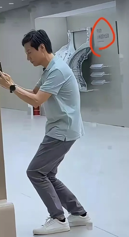 整个行业给雷军陪葬了。​​​交通部新规刚落地三天，华为直接掀了桌子。央视直播镜