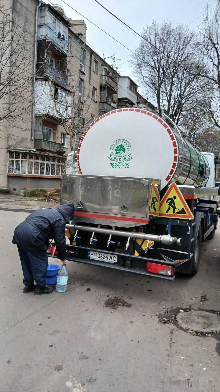 敖德萨不好过，持续的导弹无人机袭击，从今天2.15早上开始，敖德萨出现大规模停水