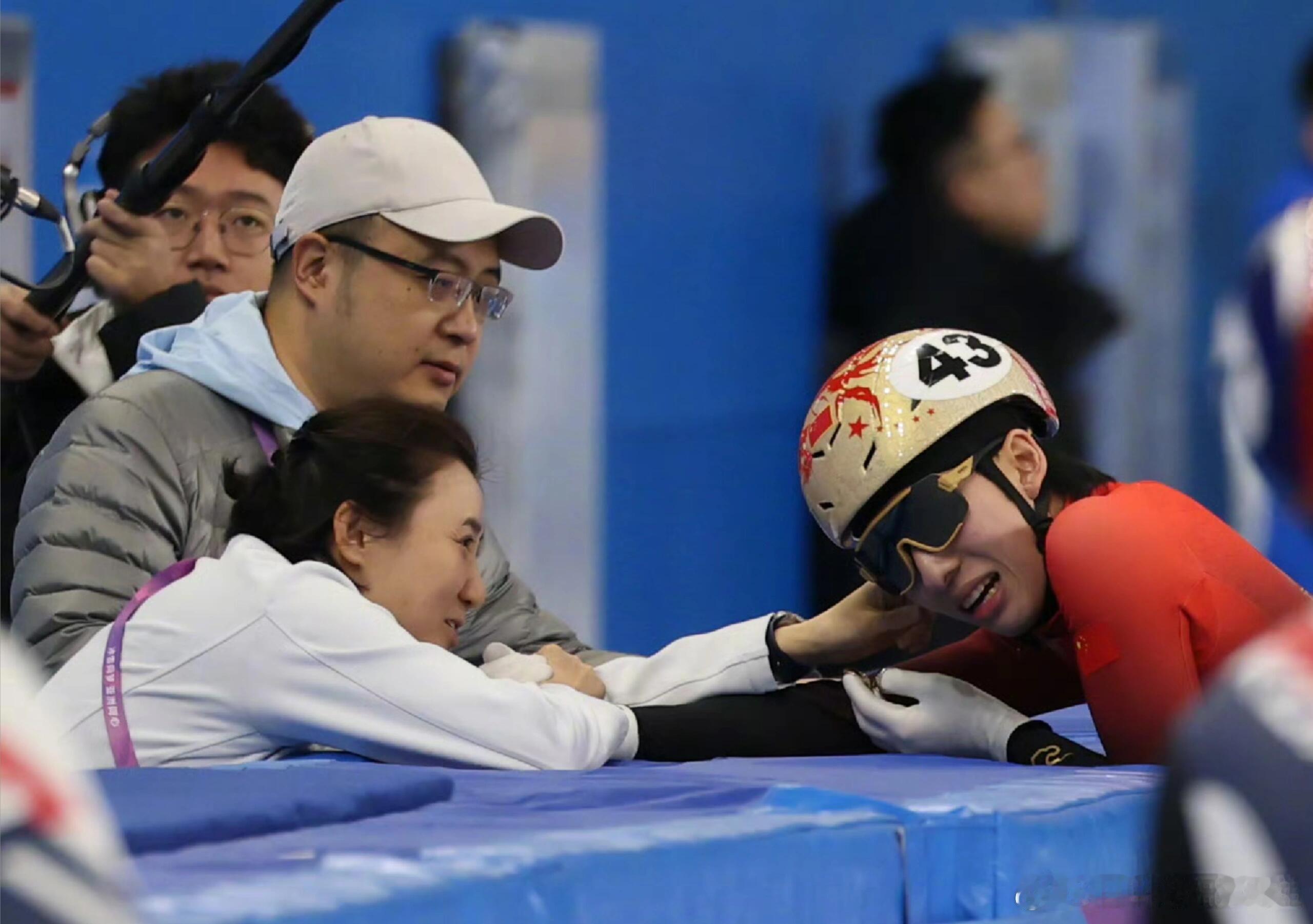 林孝埈夺金中国红霸气亮相林孝俊哭了不确定性也是短道速滑的独特魅