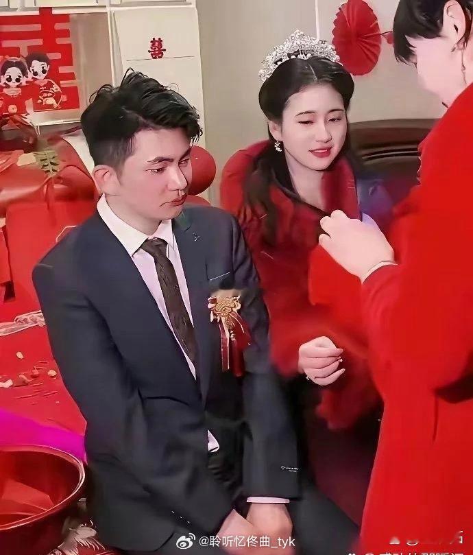 突然懂‏了为啥新郎‏满脸不高﻿兴，换我是‎他，‎我也开心⁠不起来。‏