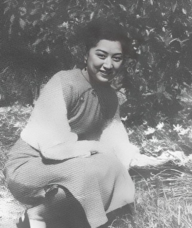 蒋经国不爱妻子蒋方良，不爱情人章亚若，唯独对1948年，受邀请带着戏班子到台湾永