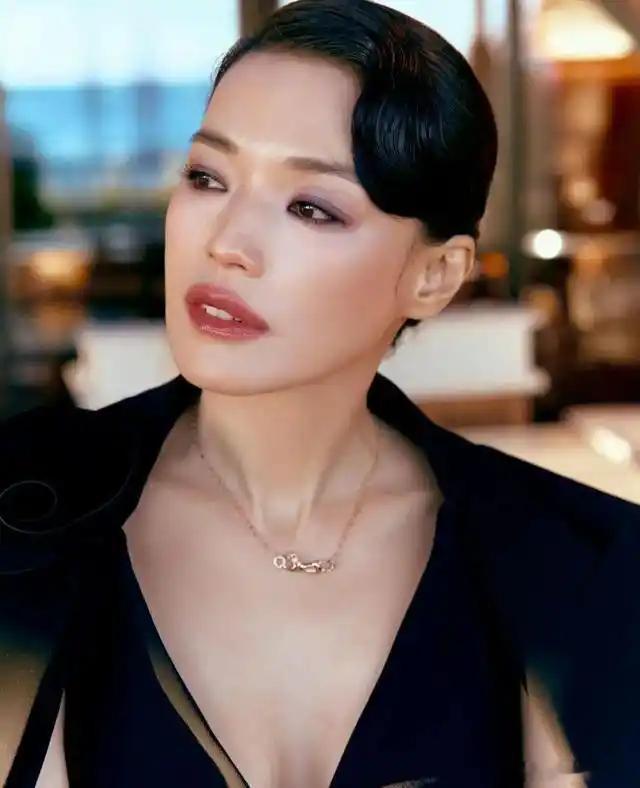 卡地亚放弃白幼瘦选舒淇，背后原因太狠，终于看懂了中国富婆的心