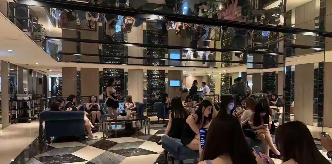 十年时间，全国KTV从十几万家，缩到不足4万家。按部分行业统计口径计算，平均下