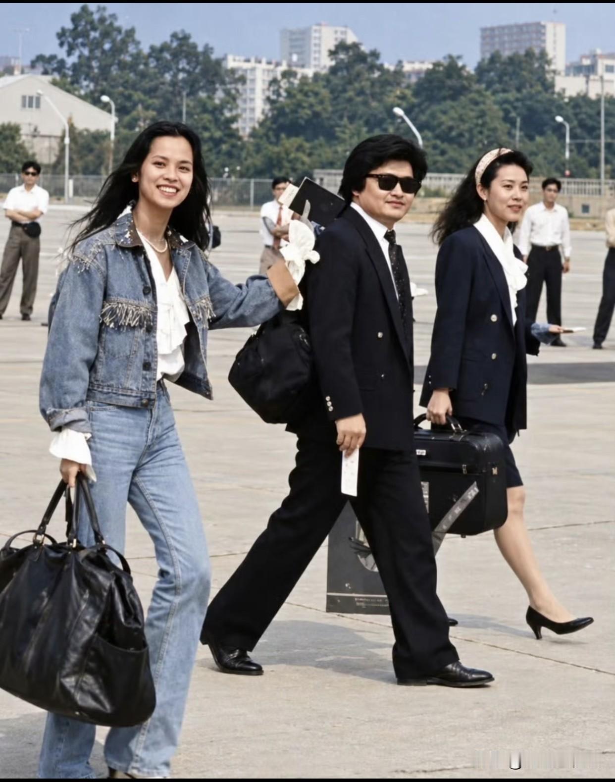 1990年北京亚运会罕见刘欢、韦唯、卢璐合照两人因为节目相知相识闪婚那个年