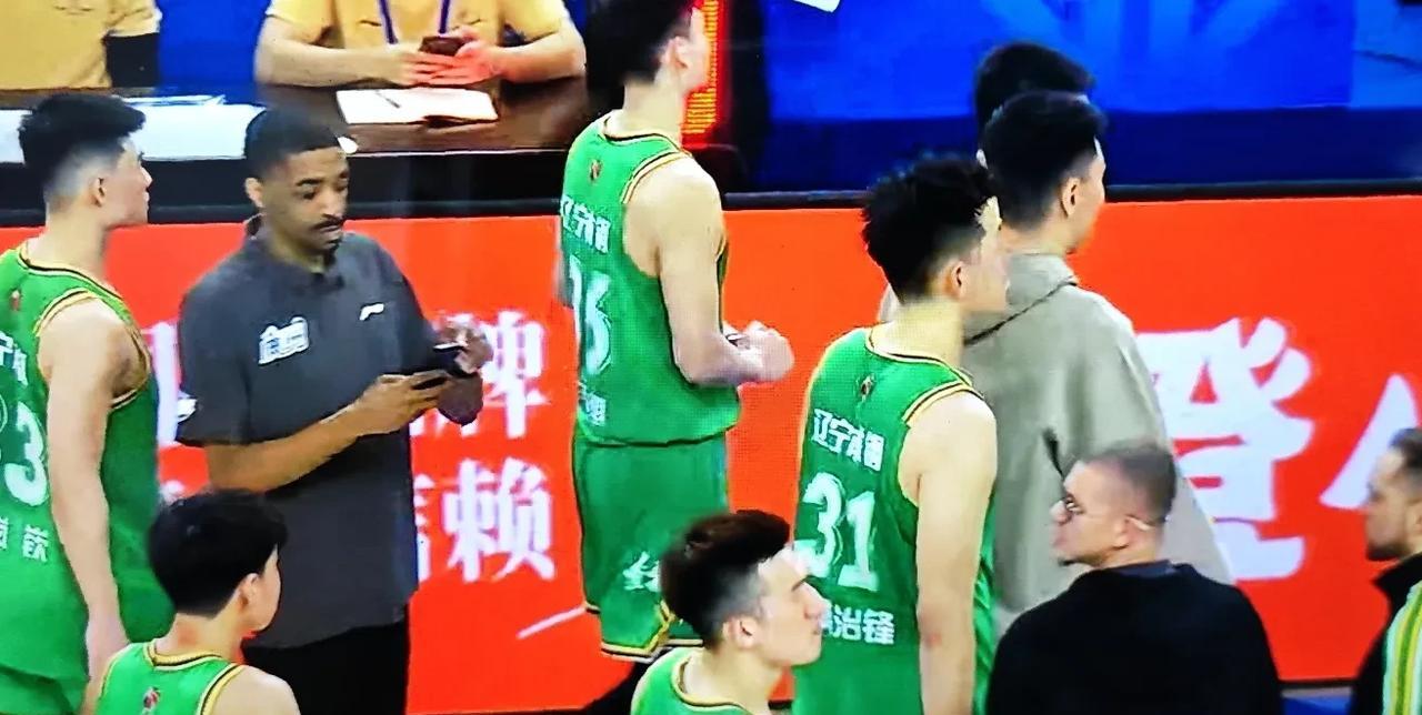 这回我信了！杨鸣指导果然没有骗大家！辽宁男篮结束了三场俱乐部杯的小组赛，1胜2