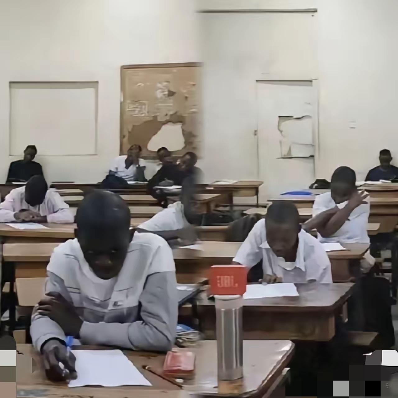 留学生试卷连加减法都不会？K签证该治治“注水留学”了刷到高校非洲留学生的试